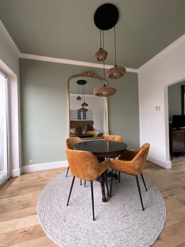 interior designer project deocration classical house eclectic colorfull living room kitchen dining room projet architecture d'intérieur décorateur decoratrice decoration maison classique salon salle à mnager cuisine