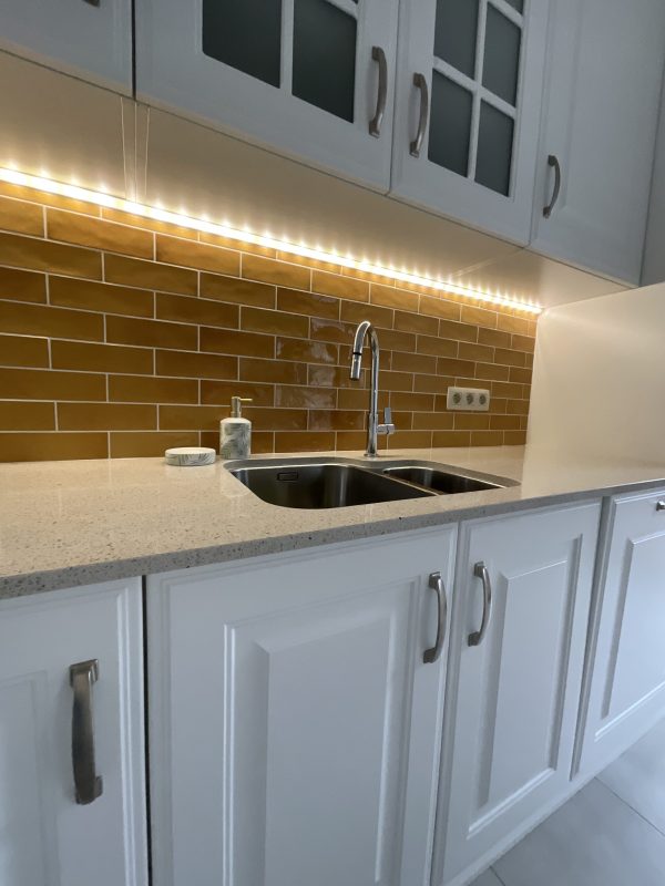 interior designer project deocration classical house eclectic colorfull living room kitchen dining room projet architecture d'intérieur décorateur decoratrice decoration maison classique salon salle à mnager cuisine