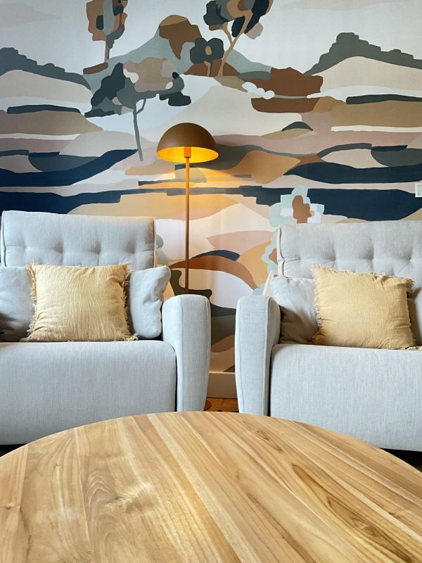 interior designer project deocration classical house eclectic colorfull living room kitchen dining room projet architecture d'intérieur décorateur decoratrice decoration maison classique salon salle à mnager cuisine