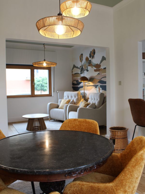 interior designer project deocration classical house eclectic colorfull living room kitchen dining room projet architecture d'intérieur décorateur decoratrice decoration maison classique salon salle à mnager cuisine